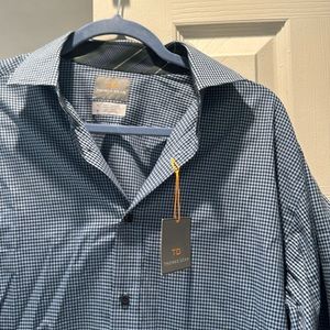 NEW WITH TAGS Thomas Dean button down Medium Blue